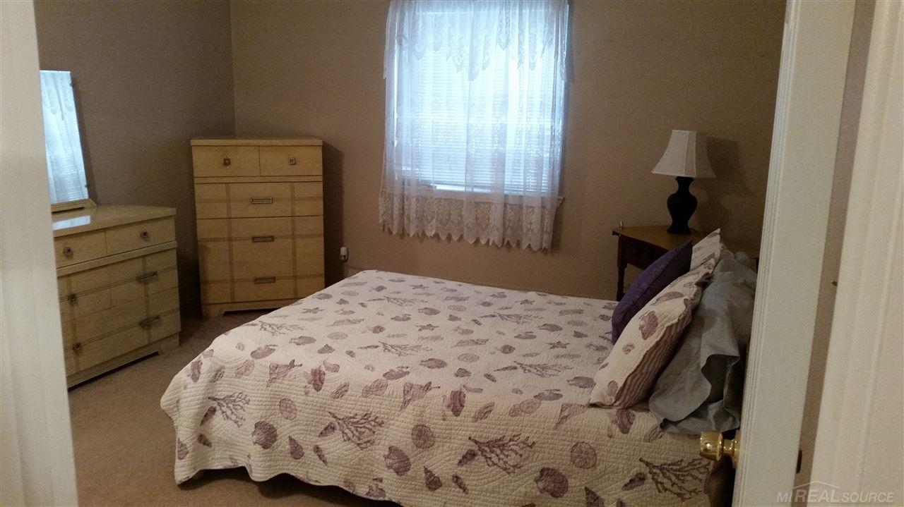 810 Plate Street Rochester, MI 48307 - Photo 5 of 5 31239958-4.JPG