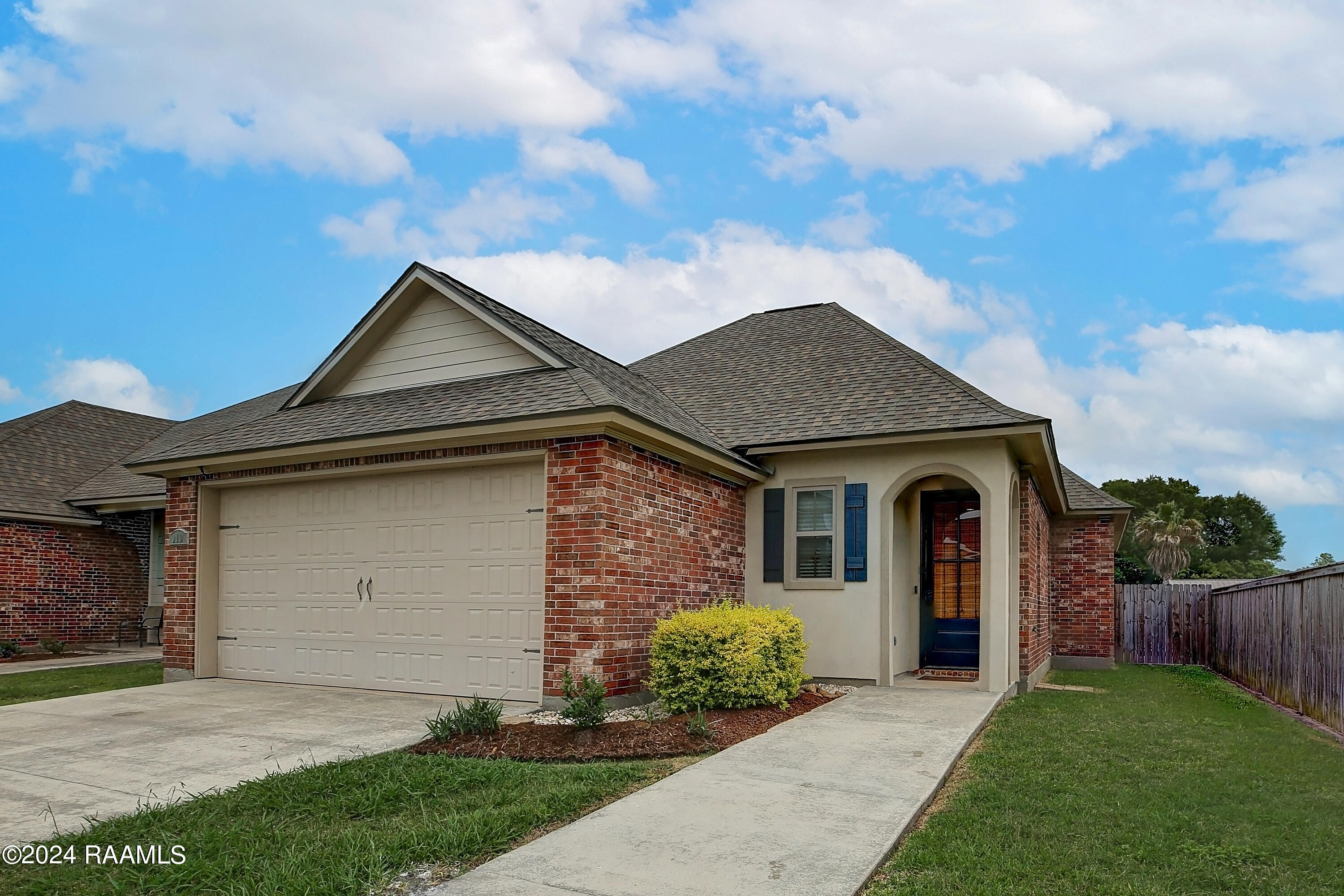 919 Russo Road New Iberia, LA 70563 - Photo 2 of 13 919Russo-1