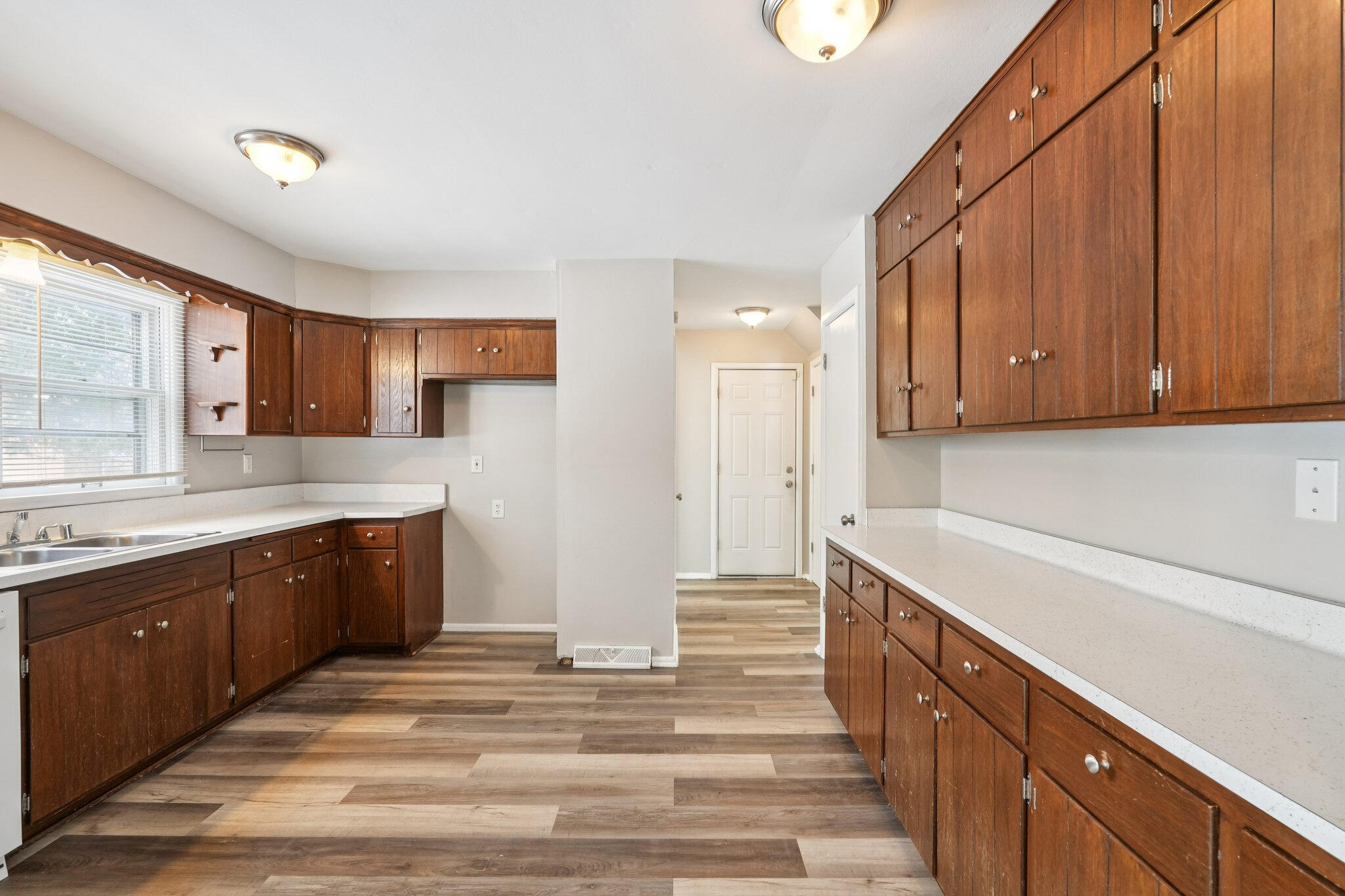 9630 West Rio Street Milwaukee, WI 53225 - Photo 10 of 24 16-web-or-mls-W Rio St-S3012-016