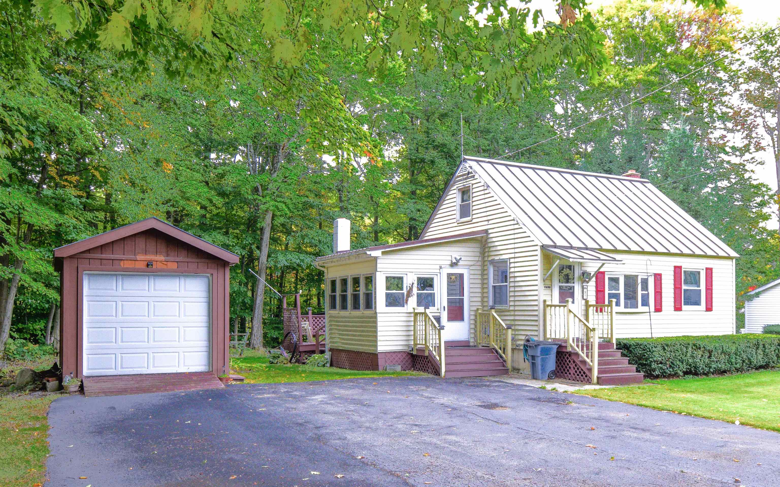 87 Oakes Street Bennington, VT 05201 - Photo 1 of 28 Gallery Image 1