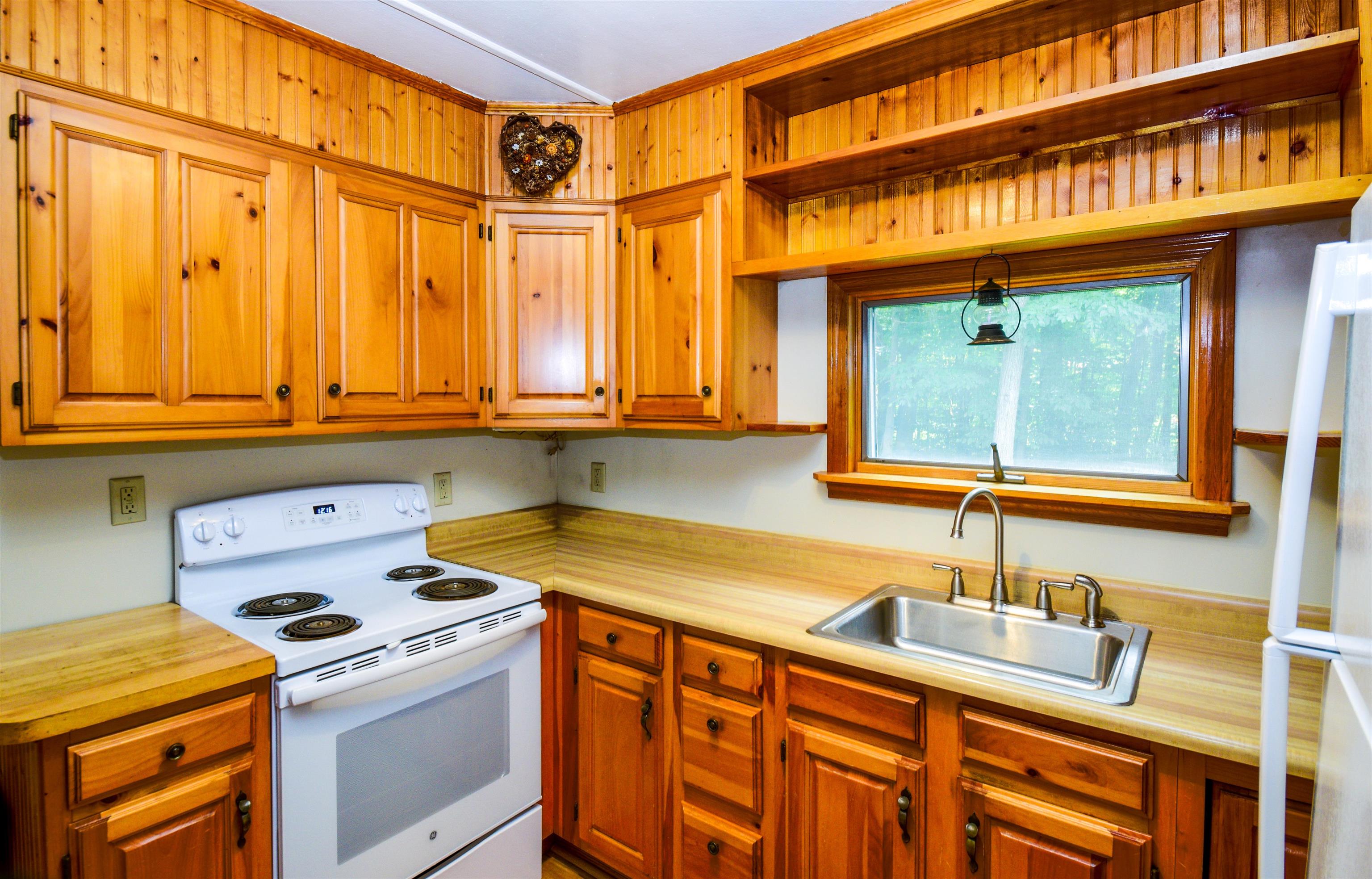 87 Oakes Street Bennington, VT 05201 - Photo 6 of 28 Gallery Image 6