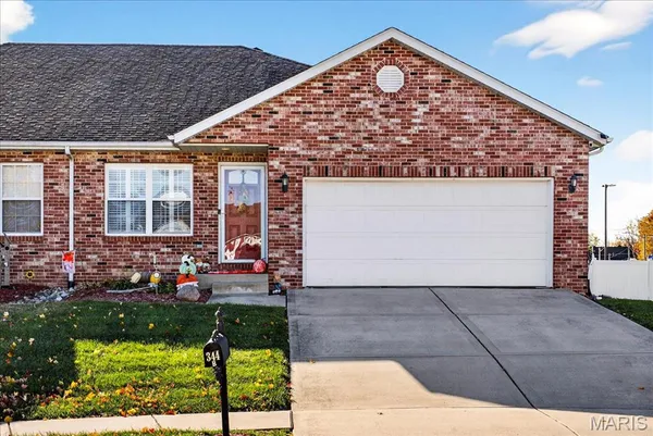 $225,000 | 344 Jarvis Court, Unit B, Troy, IL 62294