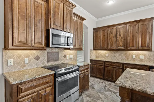 $329,900 | 114 Thoroughbred Street, Waxahachie, TX 75165