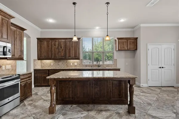 $329,900 | 114 Thoroughbred Street, Waxahachie, TX 75165