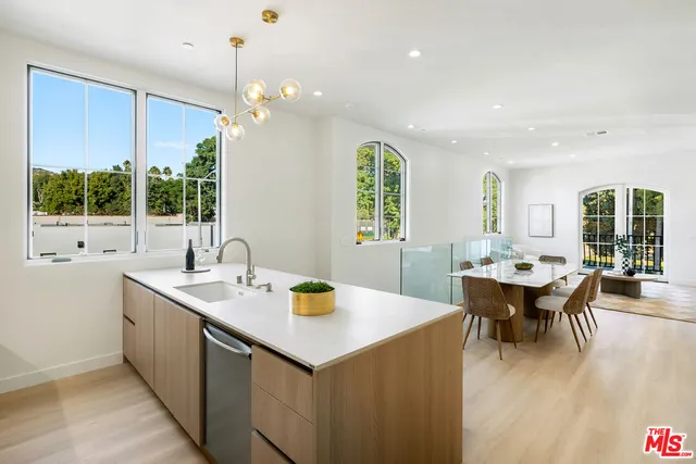 $10,500 | 1201 North Vista Street, West Hollywood, CA 90046