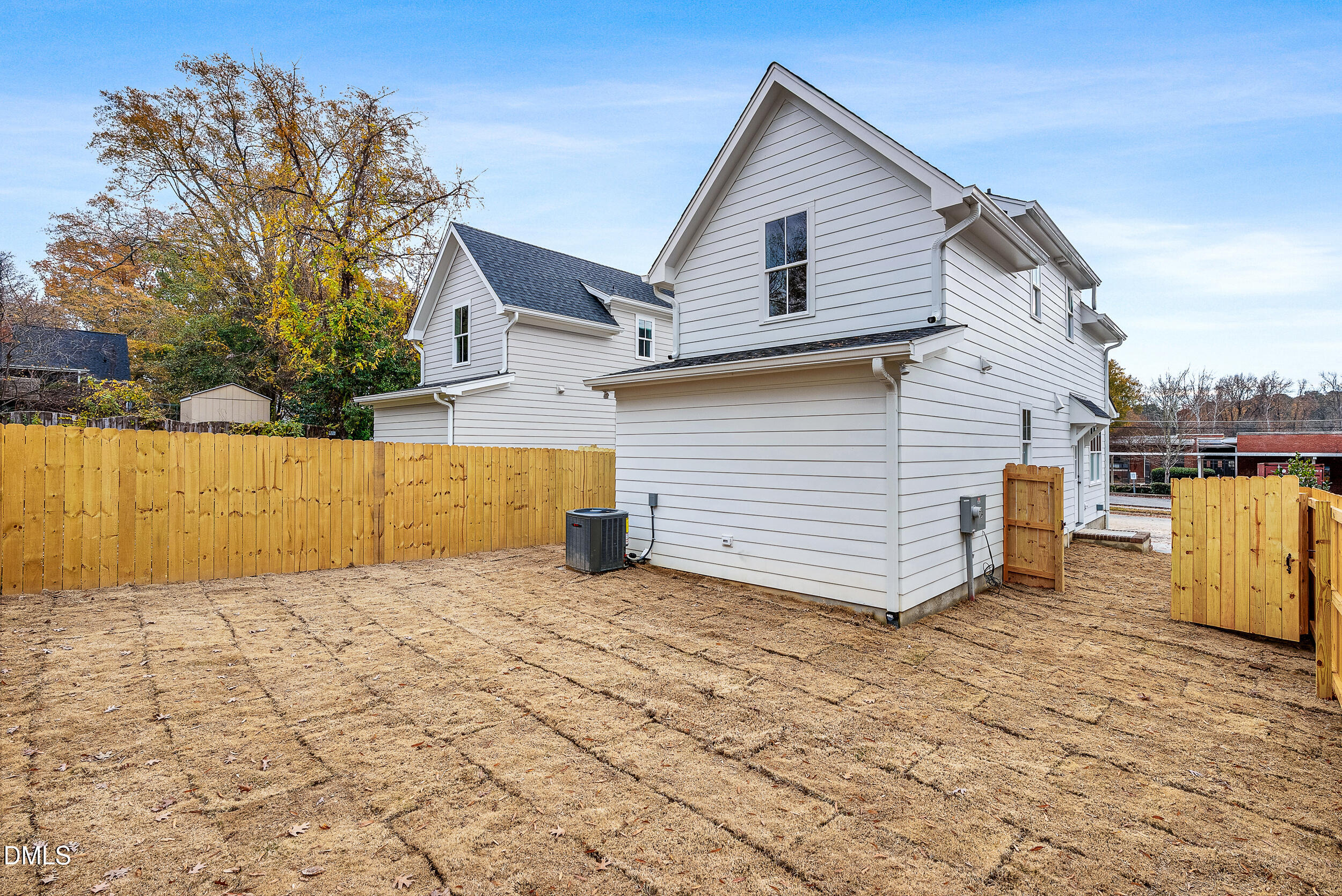 404 Chamberlin Avenue, Unit B Durham, NC 27704 - Photo 25 of 31 a backyard of a house