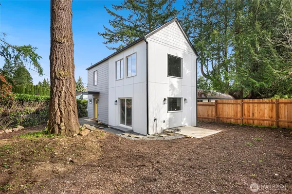 $714,880 | 1404 North 136th Street, Seattle, WA 98133