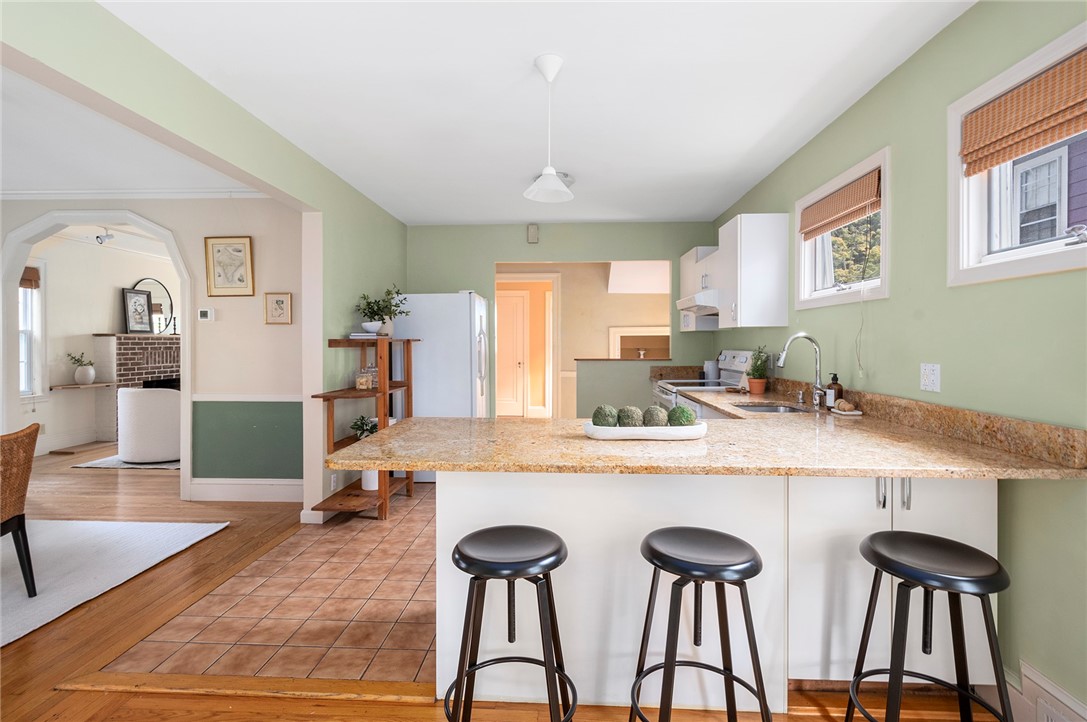 27 Overhill Road Providence, RI 02906 - Photo 11 of 35