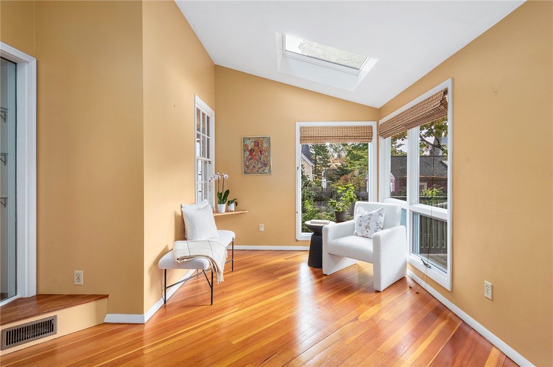 27 Overhill Road Providence, RI 02906 - Photo 15 of 35