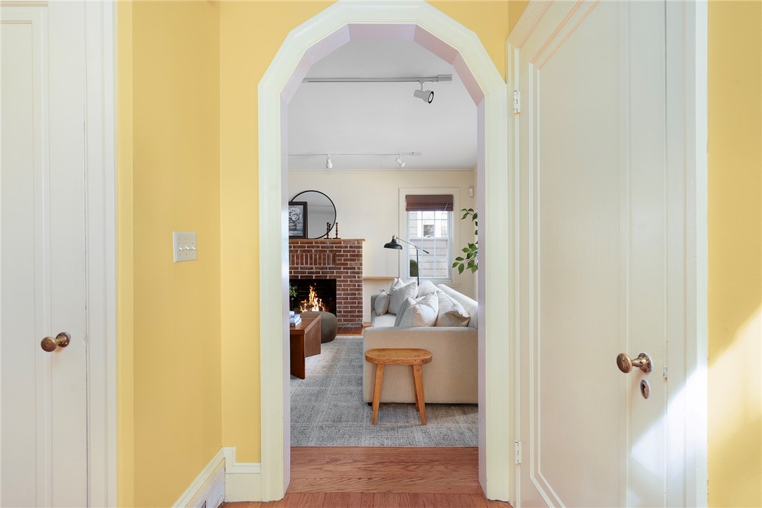 27 Overhill Road Providence, RI 02906 - Photo 3 of 35