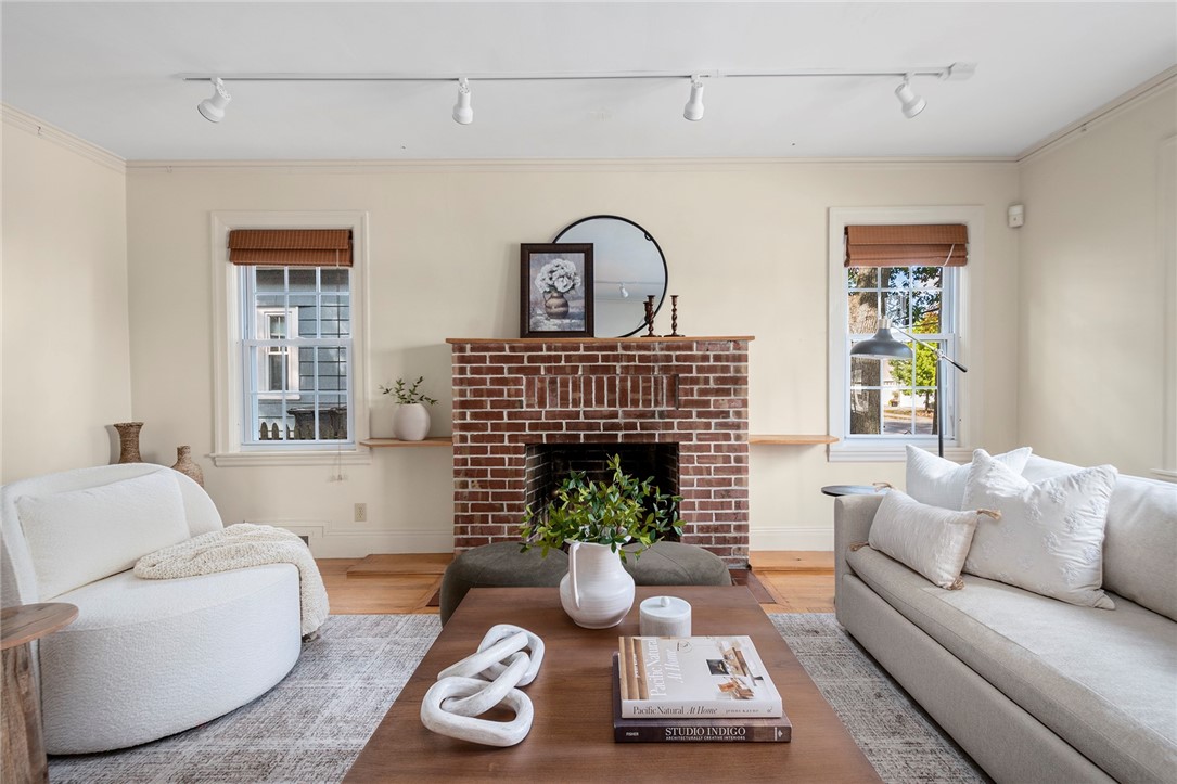 27 Overhill Road Providence, RI 02906 - Photo 5 of 35