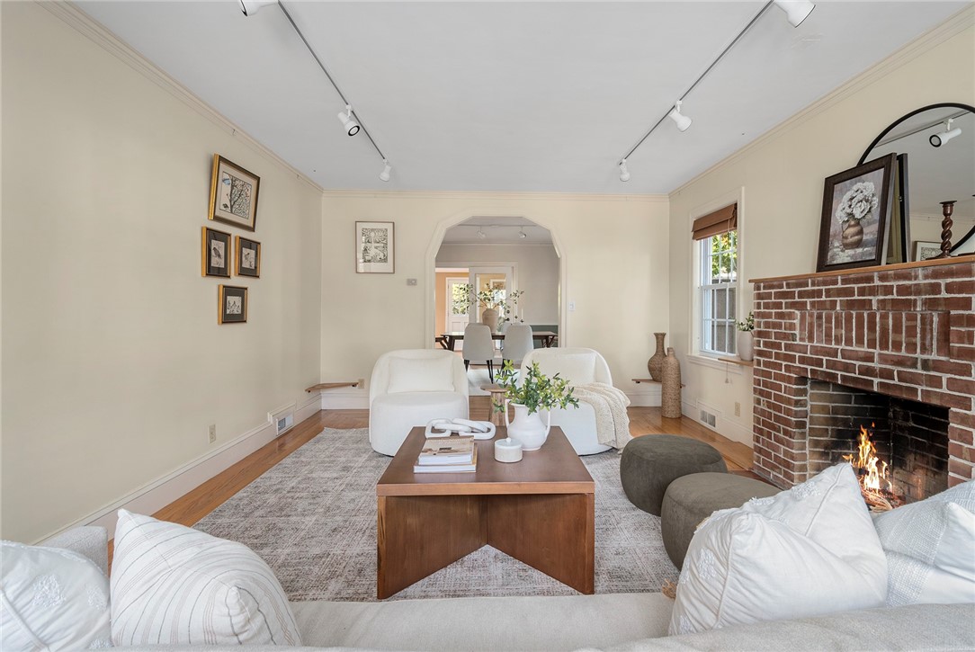 27 Overhill Road Providence, RI 02906 - Photo 6 of 35