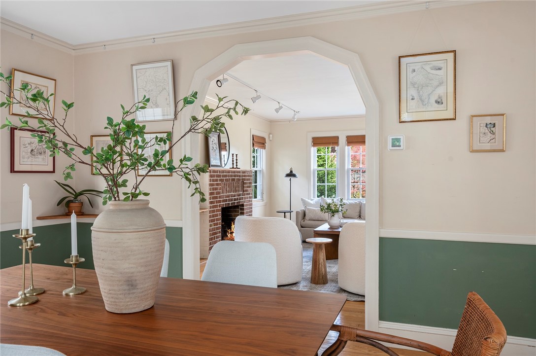 27 Overhill Road Providence, RI 02906 - Photo 8 of 35