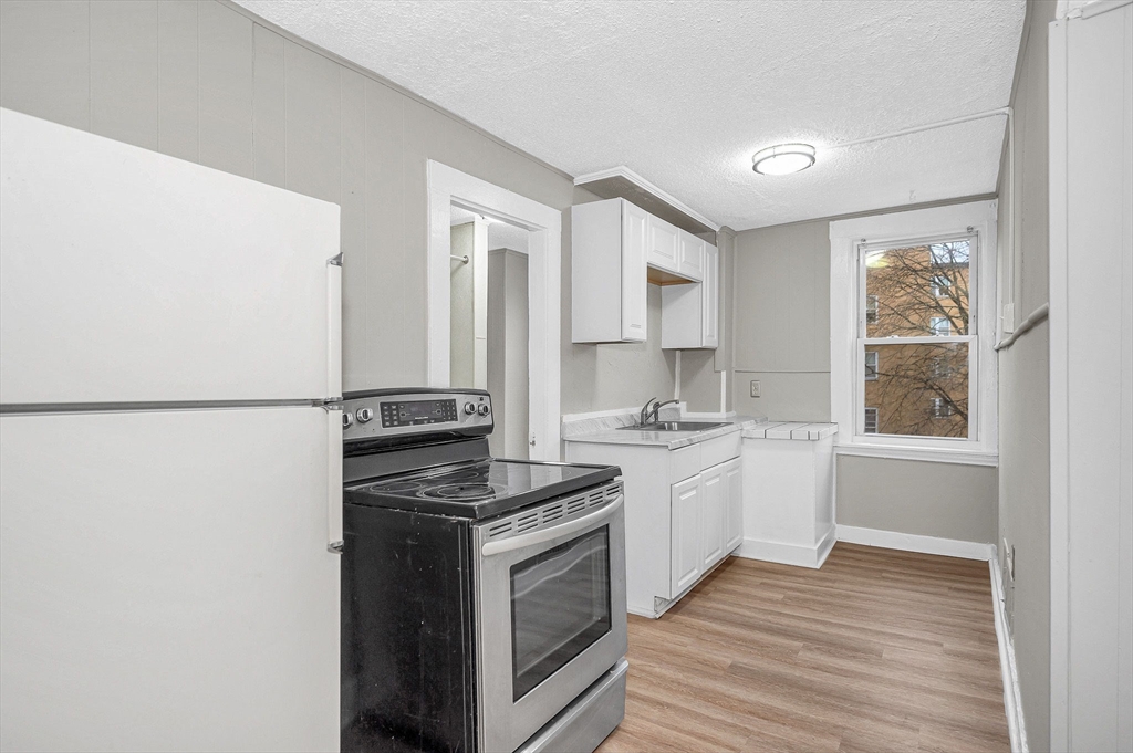 110 Appleton Street, Unit 3 Lowell, MA 01852 - Photo 4 of 11