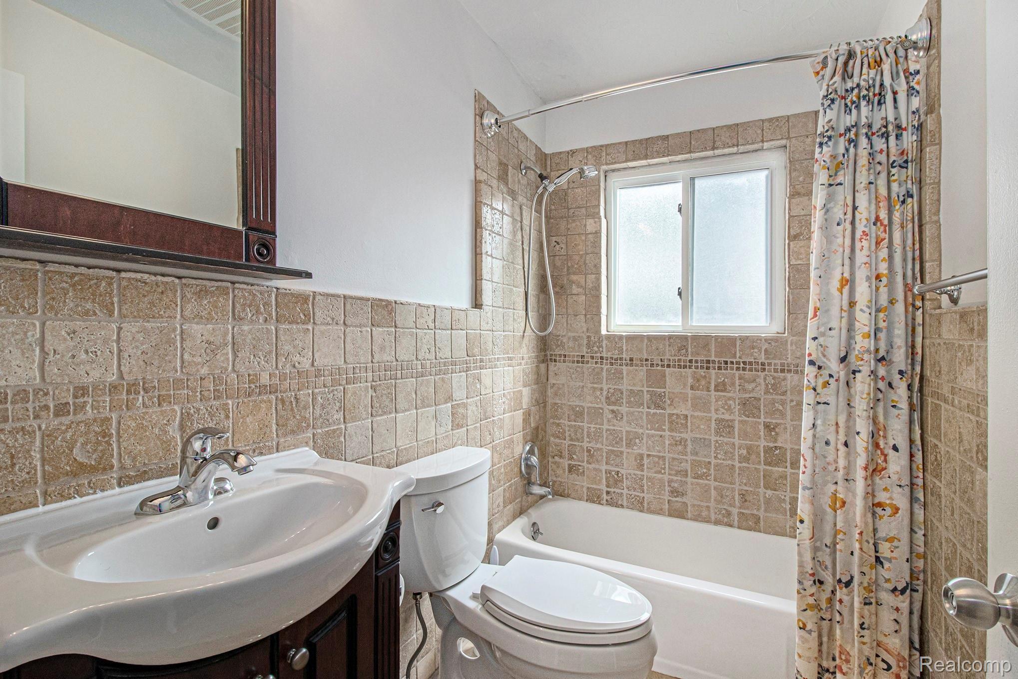 475 South Adams Road, Unit 7 Birmingham, MI 48009 - Photo 14 of 25 Master Bath