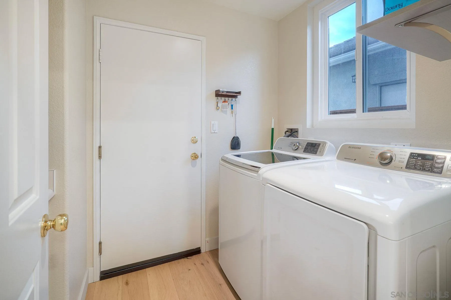 529 Peach Tree Way San Marcos, CA 92069 - Photo 11 of 30 a utility room with dryer and washer