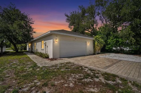 $2,995 | 2011 Outer Drive, Unit 1, Sarasota, FL 34231