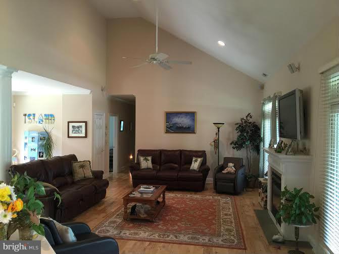 22645 Stevenson Road Ridgely, MD 21660 - Photo 3 of 30 Living Room