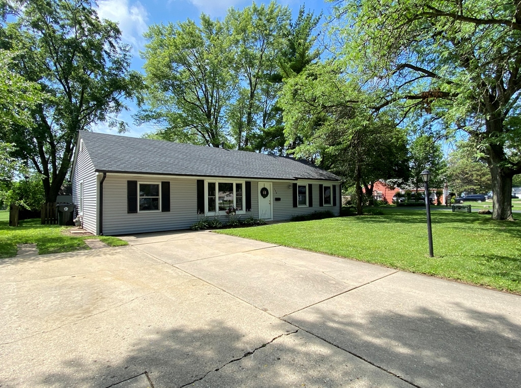 136 Saugatuck Road Montgomery, IL 60538 - Photo 2 of 33