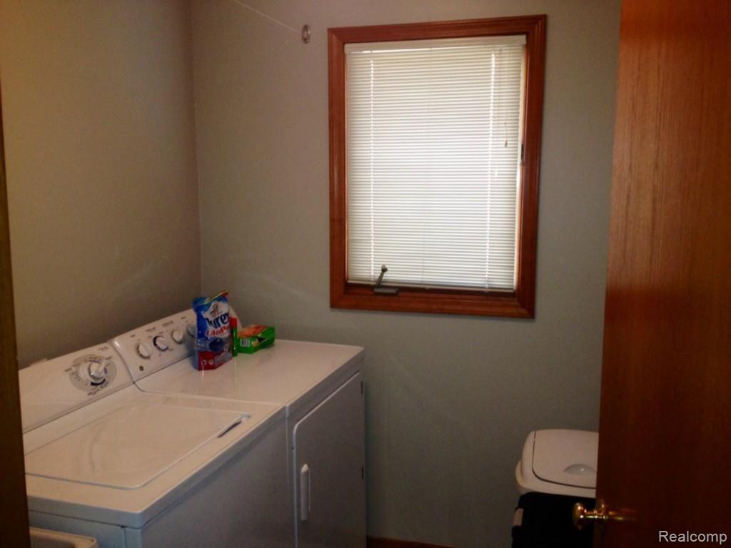 1710 Farnborough Drive Rochester, MI 48307 - Photo 11 of 16 First Floor Laundry