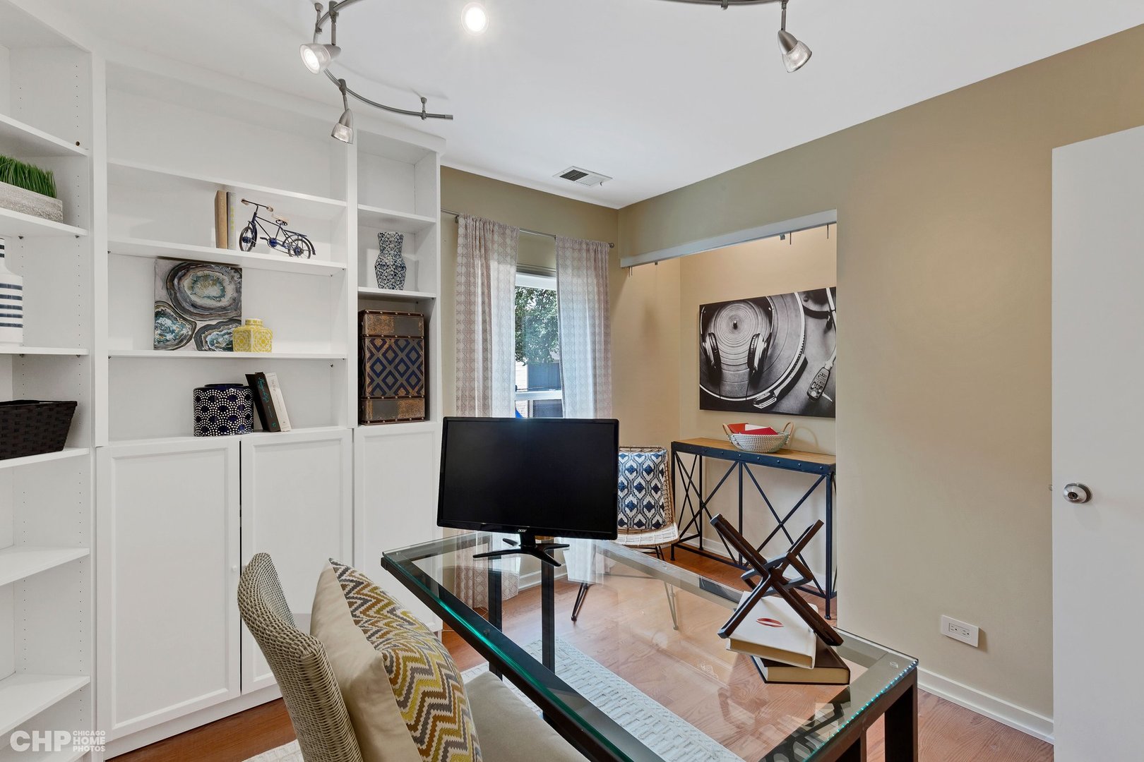 918 West Fletcher Street, Unit A Chicago, IL 60657 - Photo 17 of 30