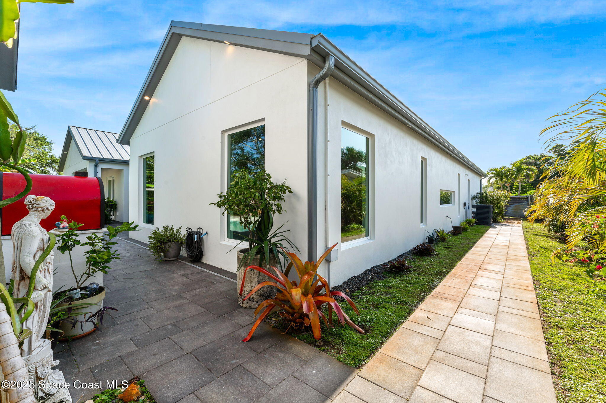 2619 Forest Drive Melbourne, FL 32901 - Photo 36 of 44 a front view of house with yard