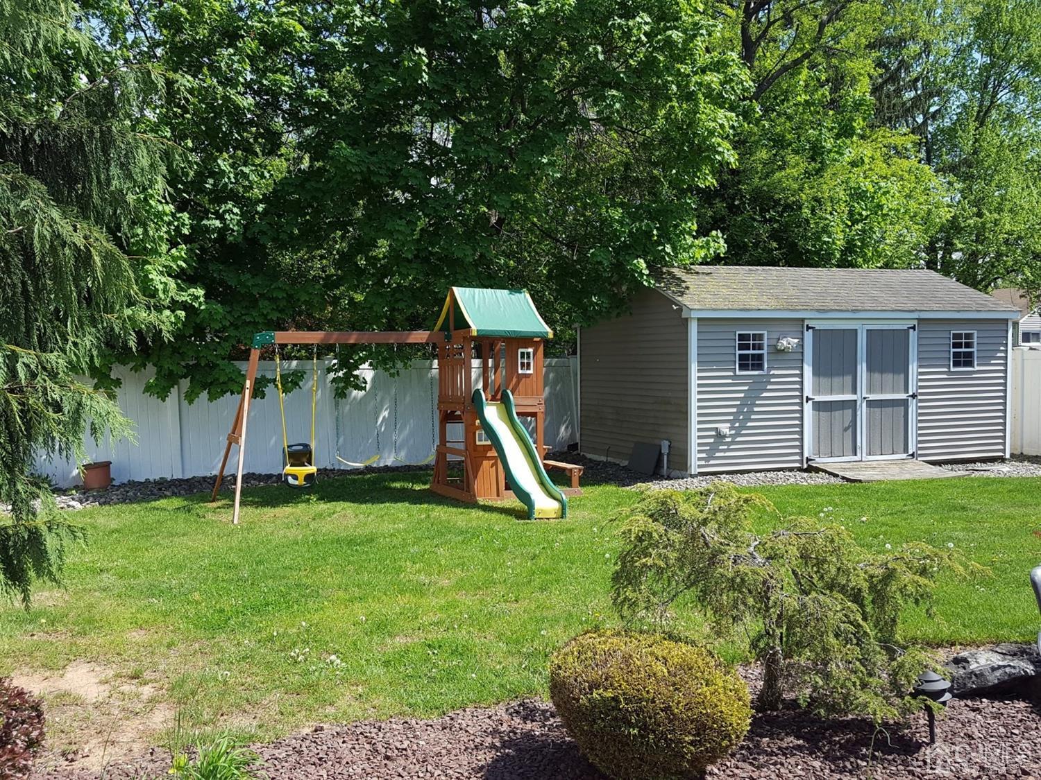 6 Windsor Road Edison, NJ 08817 - Photo 4 of 13