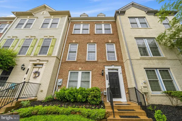 $645,000 | 175 Great Laurel Square Southeast, Leesburg, VA 20175