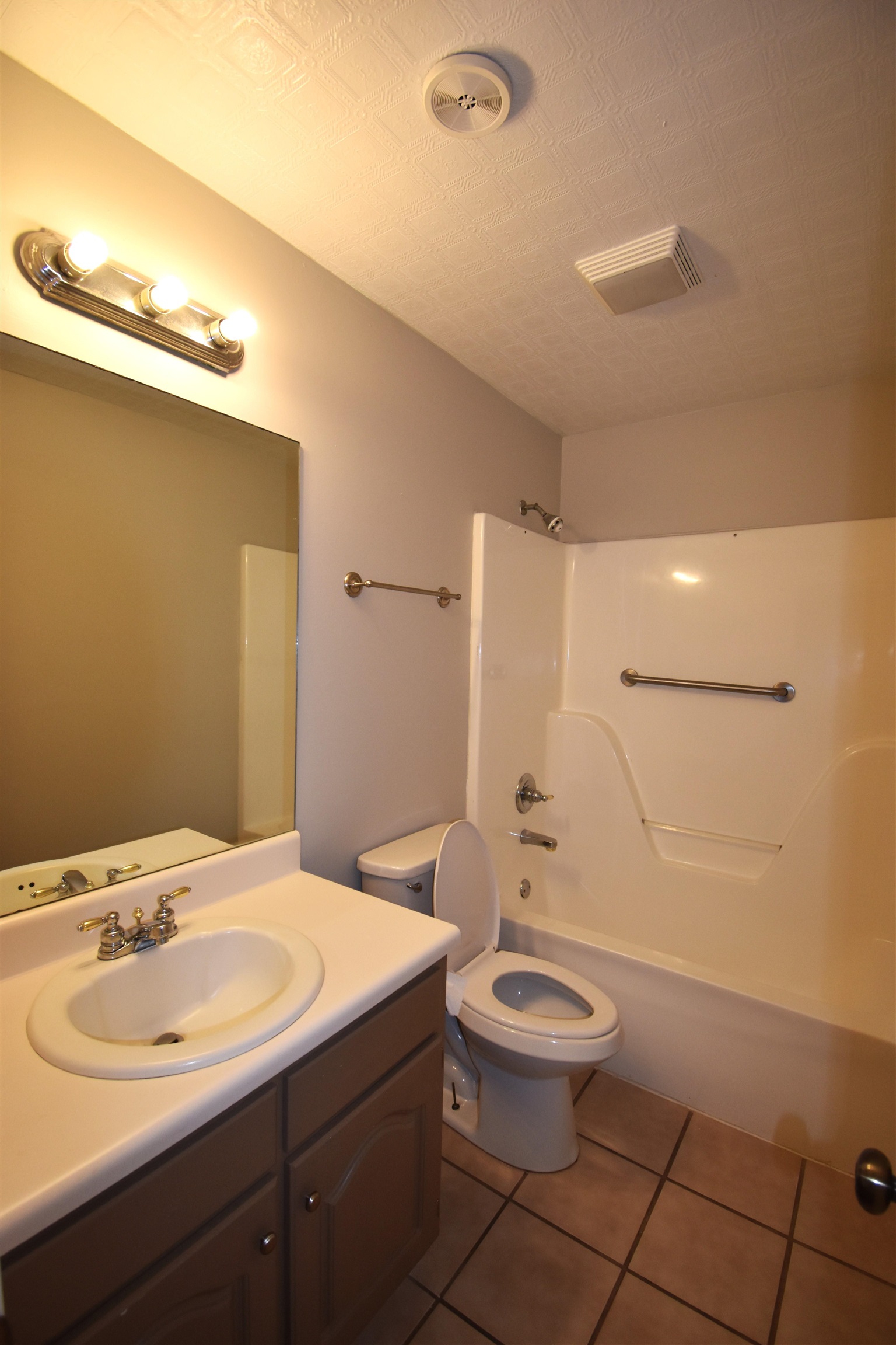 1103 Longleaf Street Foley, AL 36535 - Photo 17 of 21 Bathroom 2