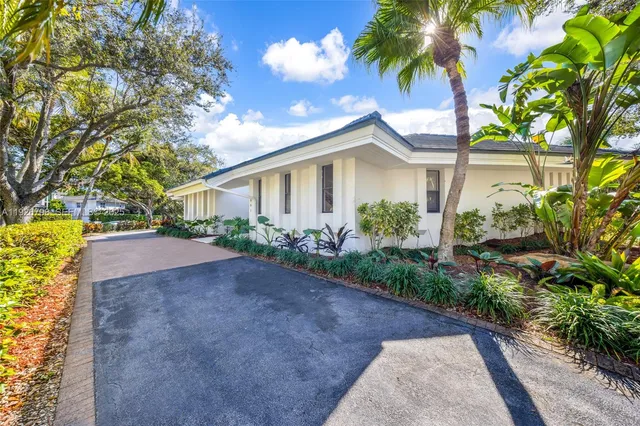 a view of a back yard of the house