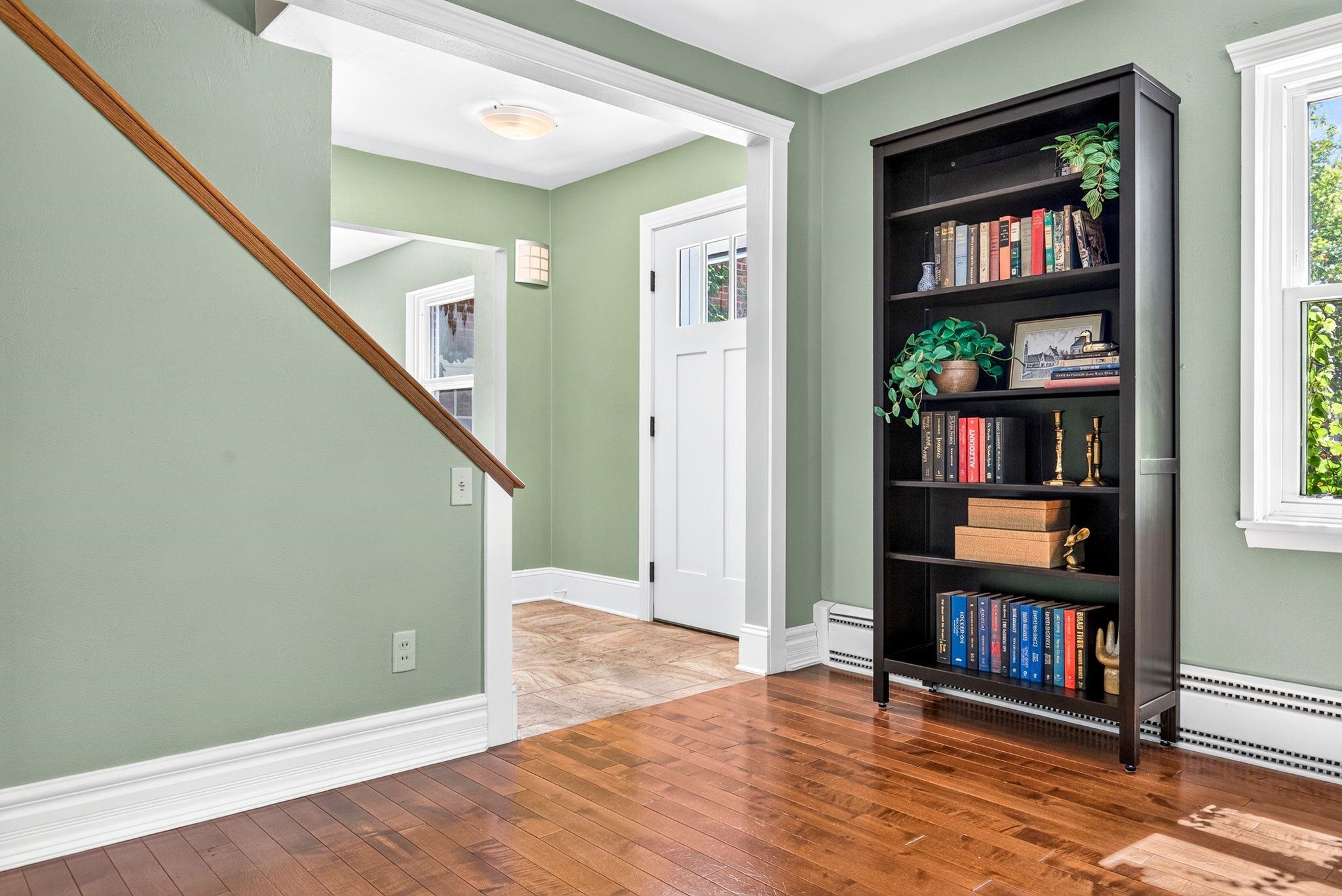 1146 East Pacific Street Appleton, WI 54911 - Photo 4 of 55