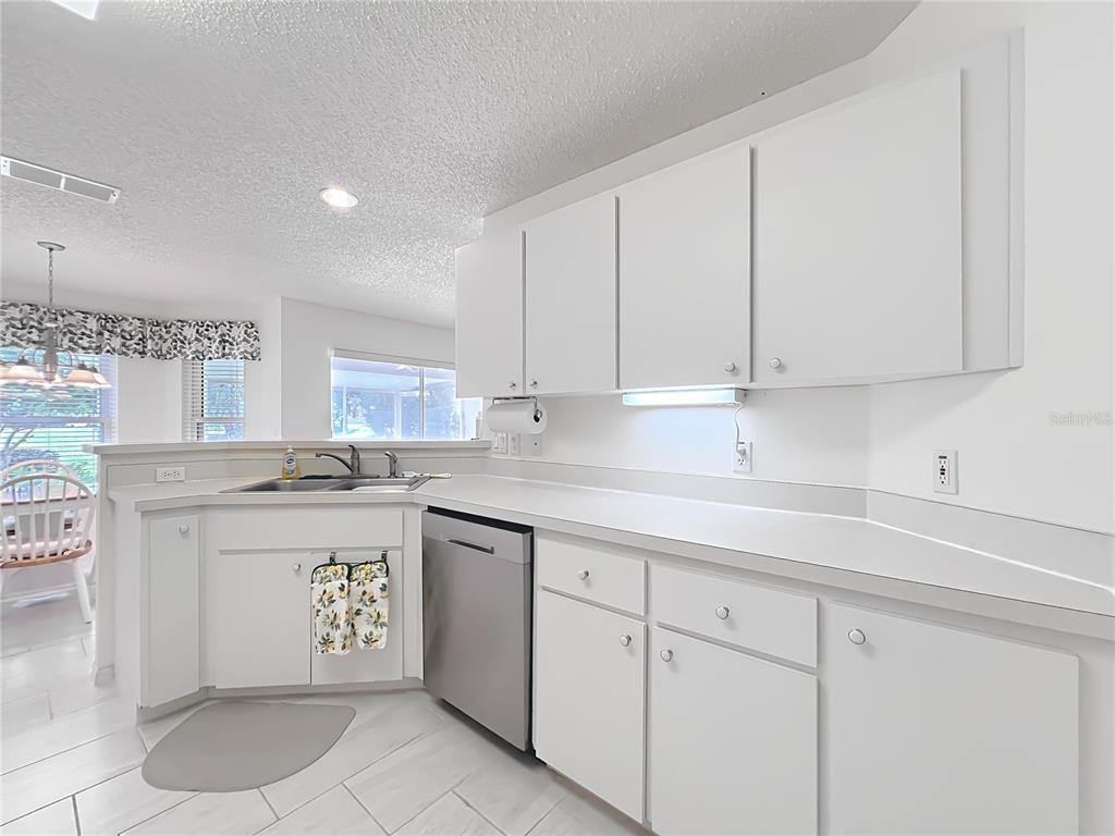 9235 Southwest 96th Court Road Ocala, FL 34481 - Photo 6 of 30 Gallery Image 6