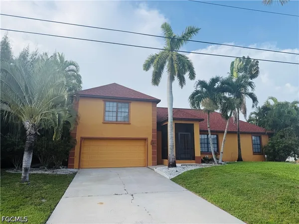 $2,300 | 827 Southwest 24th Street, Cape Coral, FL 33991