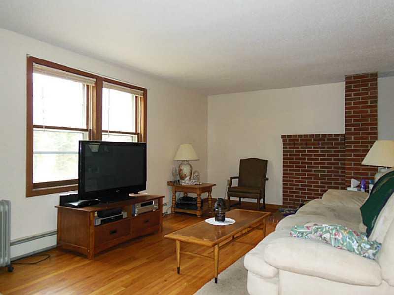 177 North Newcastle Road Newcastle, ME 04553 - Photo 14 of 24 Living Room.