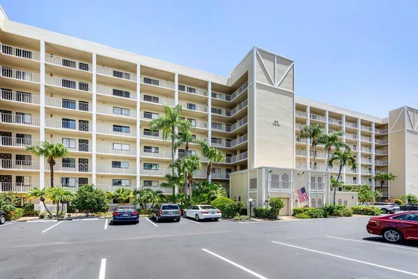 $3,200 | 7310 Ashford Place, Delray Beach, FL 33446
