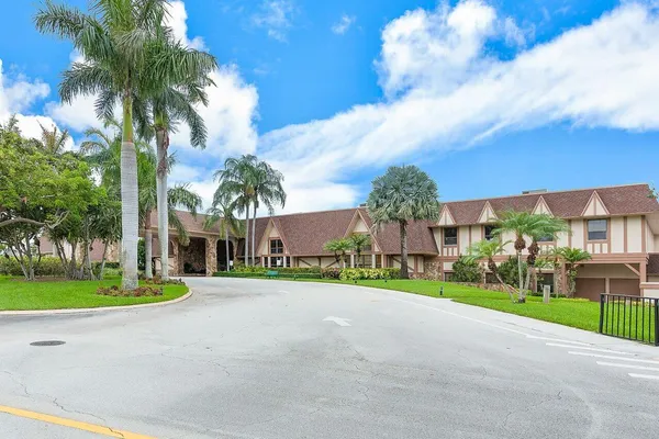 $3,200 | 7310 Ashford Place, Delray Beach, FL 33446