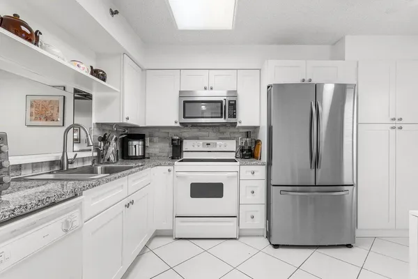 $3,200 | 7310 Ashford Place, Delray Beach, FL 33446