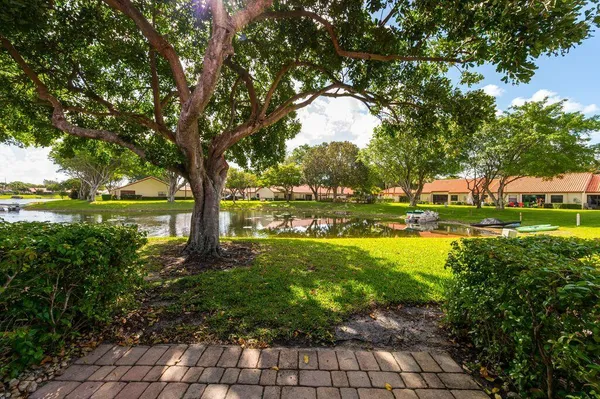 $389,900 | 65 Centennial Court, Deerfield Beach, FL 33442