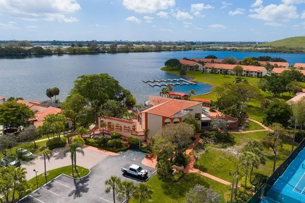$389,900 | 65 Centennial Court, Deerfield Beach, FL 33442