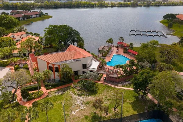 $389,900 | 65 Centennial Court, Deerfield Beach, FL 33442