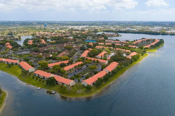 $389,900 | 65 Centennial Court, Deerfield Beach, FL 33442