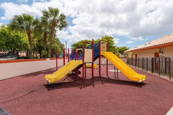 $389,900 | 65 Centennial Court, Deerfield Beach, FL 33442