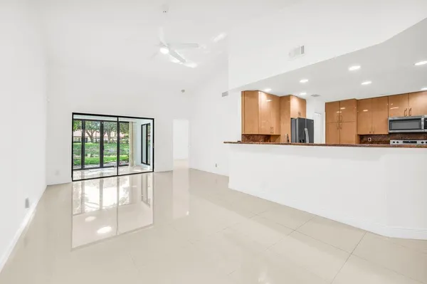 $389,900 | 65 Centennial Court, Deerfield Beach, FL 33442