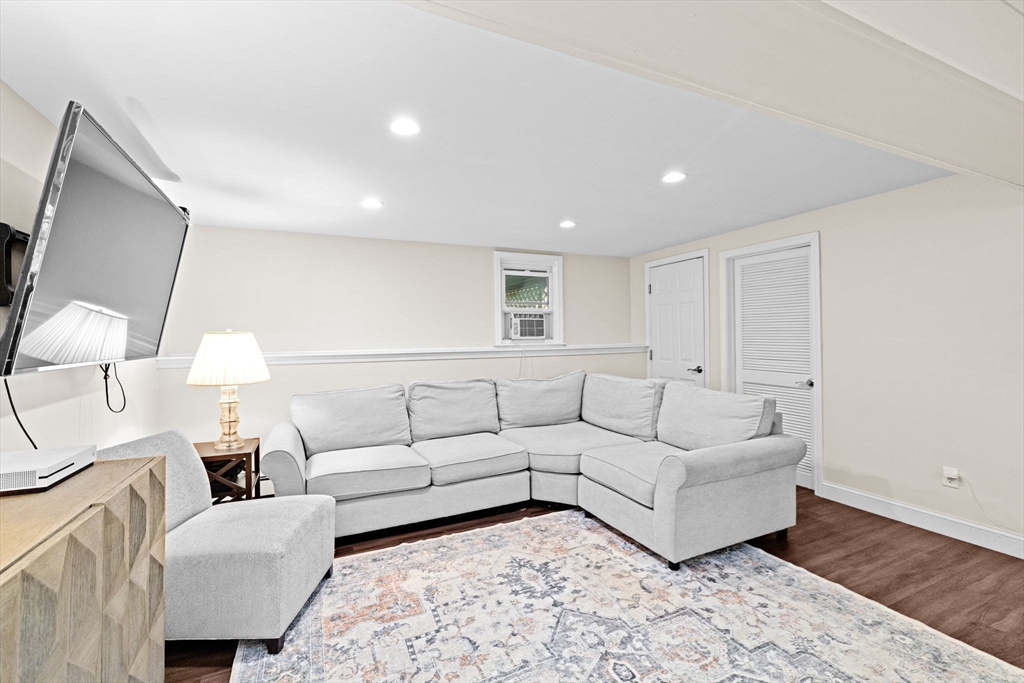 40 Brewster Road Cohasset, MA 02025 - Photo 28 of 42 a living room with furniture and a lamp