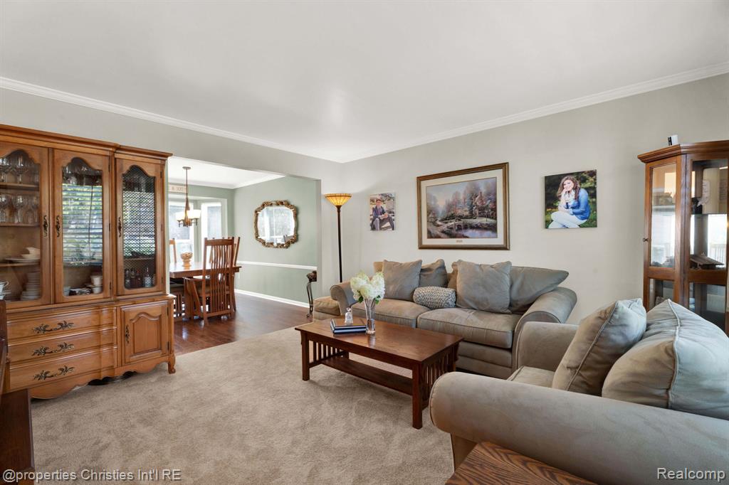 642 Whitney Drive Rochester Hills, MI 48307 - Photo 6 of 39