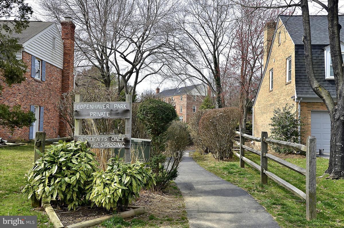 5 Cold Spring Court Potomac, MD 20854 - Photo 26 of 30 a backyard of a house with lots of green space