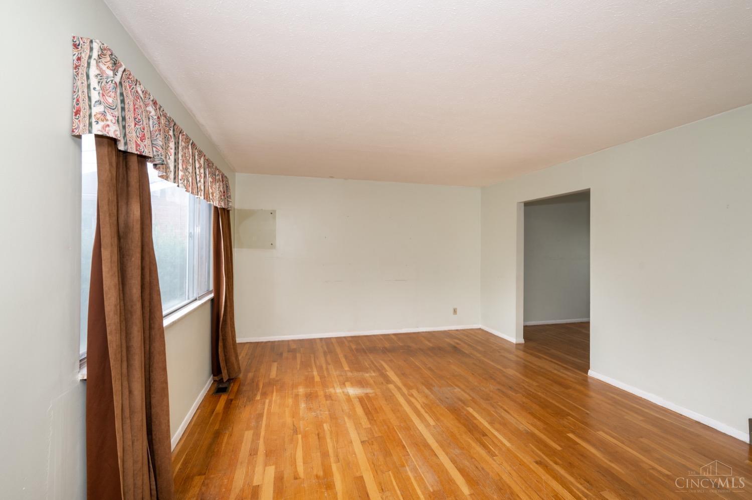 4277 Glenhaven Road Cincinnati, OH 45238 - Photo 5 of 43 Gallery Image 5