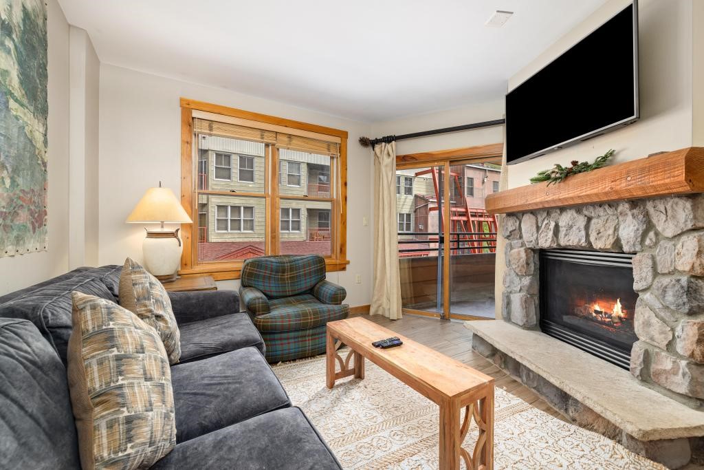 Beautiful floor plan with Views of the slopes from the balcony