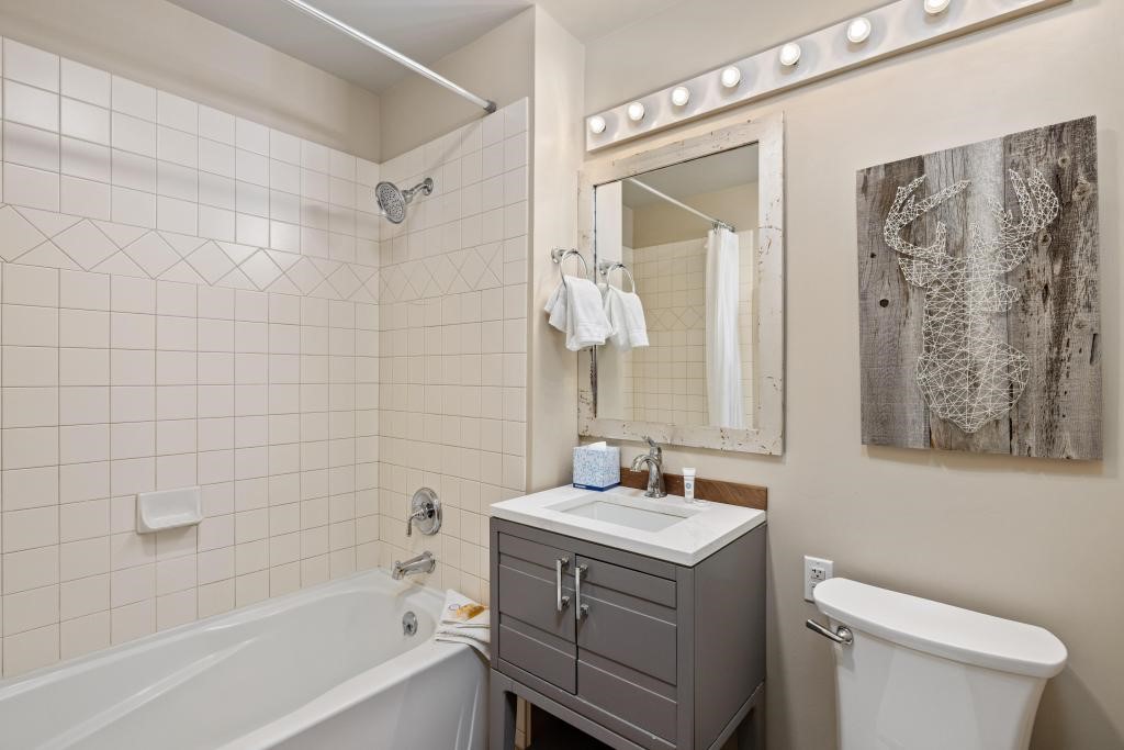 100 Dercum Square, Unit 8329 Keystone, CO 80435 - Photo 11 of 28 Full bathroom