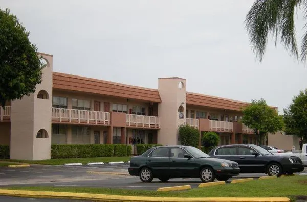 $53,777 | 9101 Sunrise Lakes Boulevard, Unit 206, Sunrise, FL 33322